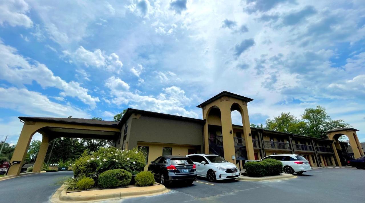 Luxury Inn & Suites Selma Exteriér fotografie