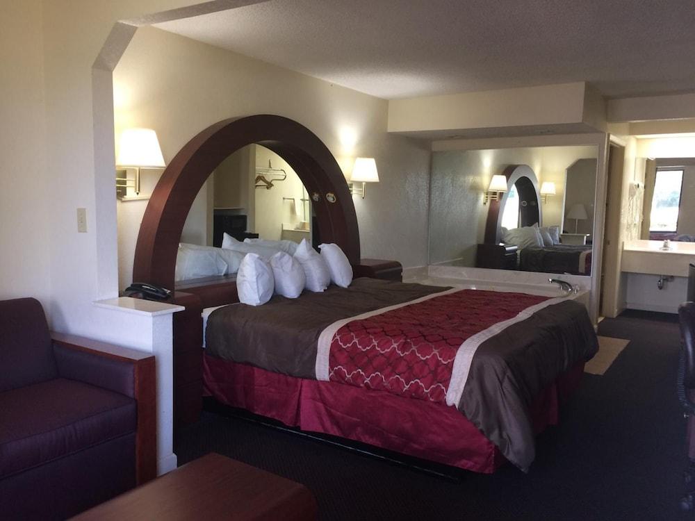 Luxury Inn & Suites Selma Exteriér fotografie